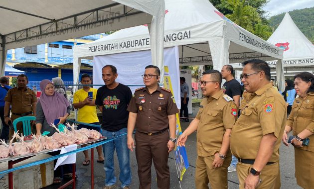Tekan Inflasi, Kolaborasi Kejari Banggai Bersama Pemda Banggai Gelar Pasar Murah