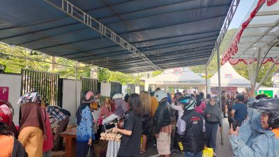 Kolaborasi Bersama Disdagrin, 2,8 Ton Bahan Pokok Habis Terjual di Pasar Murah Kejari Banggai