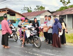 Berbagi Takjil, PPK Dan PPS Sosialisasikan Tahapan DPS Pemilu 2024