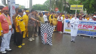 Diikuti Ribuan Guru, Kadis Dikbud Banggai Lepas Peserta Karnaval Budaya