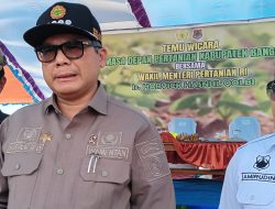 Berkunjung ke Banggai, Wamentan Harvick Salurkan Bantuan Kepada Petani