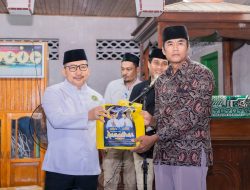 Bupati Banggai Serahkan 21 Bingkisan Dalam Safari Ramadhan Ke 4