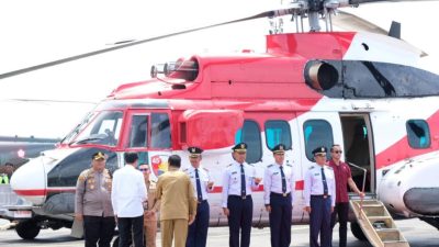 Disambut Bupati dan Kapolres Banggai, Presiden Jokowi Tiba di Bandara SA Amir