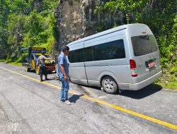 Mobil Dinas Dispora Pemprov Sulteng Laka Tunggal di Desa Batu Hitam