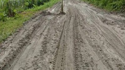 DT Perusahaan AMP Bikin Jalan Desa Dusun II Matanyo Rusak Parah