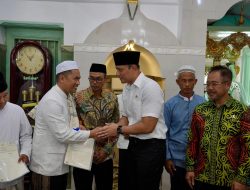 4 Masjid Dapat Sertipikat Tanah Wakaf Elektronik Dari Menteri AHY