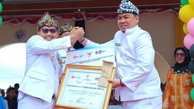 Hadirkan Inovasi RUDAL Satuan Pendidikan, Kadis Dikbud Banggai Dapat Penghargaan Bupati Banggai