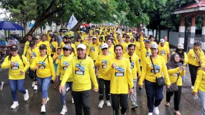 Ribuan Perangkat Desa se Sulawesi Tengah Ramaikan Jalan Sehat Bersama Kadis PMD