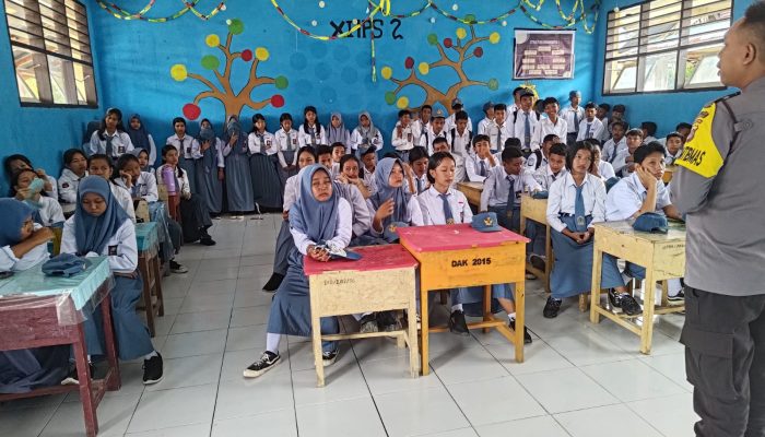 Program Unggulan Kapolres Banggai, Bhabinkamtibmas Aktif Laksanakan Police Goes To School di Lamala