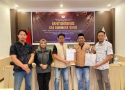 Sukses Hantarkan ATFM Lolos Pendaftaran Pilkada, Duet LO Ramdan-Zaidul Resmi Terima BA Penetapan Paslon Dari KPU Banggai