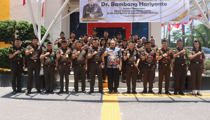 Perdana Kunjungi Kejari Banggai, Kajati Sulteng Perkuat Komitmen Seluruh Jajaran Adhiyaksa