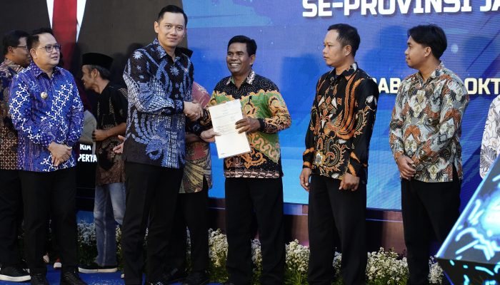 Terima Sertipikat dari Menteri AHY, Warga Lumajang Berharap Program PTSL Terus Berlanjut