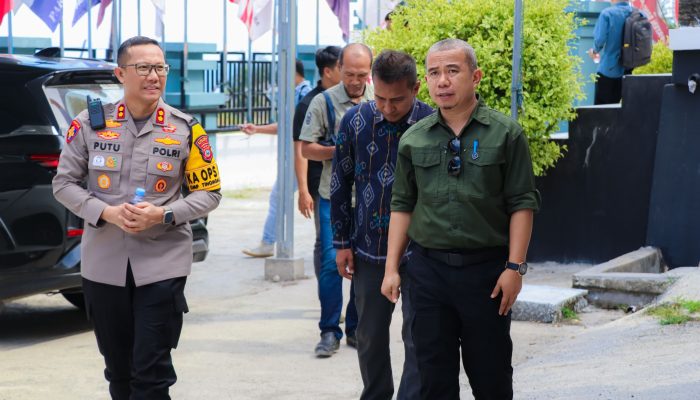 Santo Gotia Dampingi Kapolres Cek Pengamanan Gudang KPU