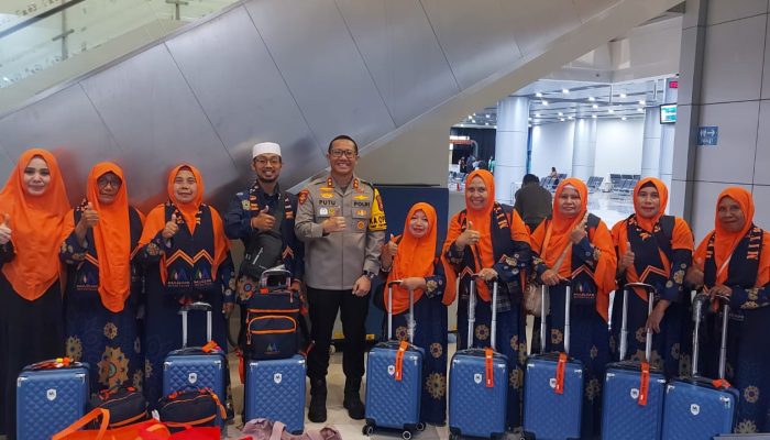 Kapolres Banggai Beri Kejutan Umrah Gratis untuk Imam Masjid Ar Rahman