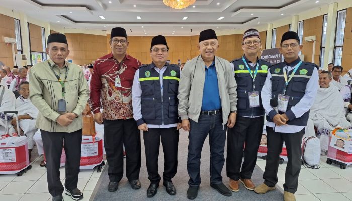 Pelepasan Calon Jemaah Haji Embarkasi Balikpapan : Wabup Banggai Beri Pesan Menyentuh
