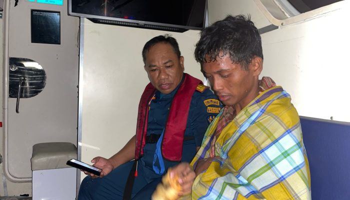 Ditemukan Selamat, Basarnas Bersama KUPP Luwuk Evakuasi Penumpang Lompat dari KM. Tilongkabila