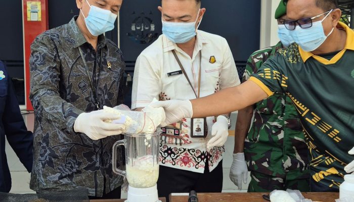 Kejari Banggai Musnahkan Barang Bukti 49 Perkara, Termasuk Ratusan Gram Narkotika dan Ribuan Obat Terlarang