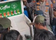 Diborong Wakapolda Sulteng, Jajanan Es Krim Bikin Sejuk Suasana Demo di Palu