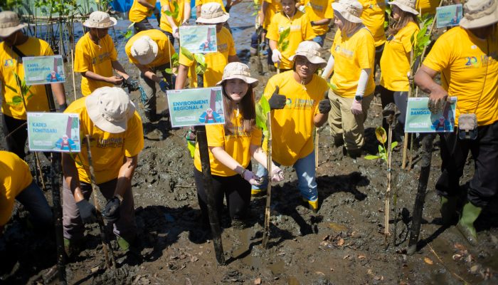 Aksi Nyata Hijaukan Pesisir: Employee Volunteerism Pertamina Tanam 1.000 Mangrove di Tohiti Sari