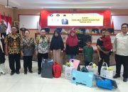 Kadis Sosial Dampingi Bupati Amirudin Serahkan Langsung Bantuan AMPK Kemensos