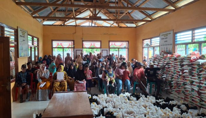 PT. BPSP Salurkan 898 Paket Sembako untuk Masyarakat Lingkar Tambang di Lima Desa