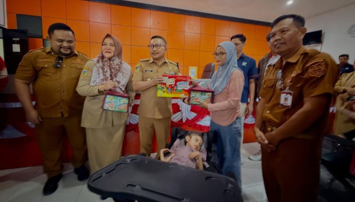 Bupati Banggai Salurkan Bansos PKH dan Sembako ke 267 Penerima Manfaat