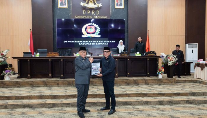 PAD Banggai 2025 Lampaui Target, Wabup Furqanuddin Sampaikan LKPJ ke DPR