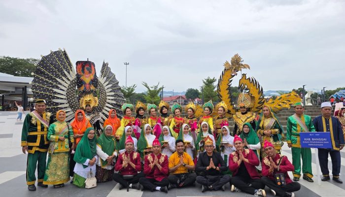 Tarian Onsulen Kape Tampil Memukau, Disdikbud Banggai Jadi Pusat Perhatian di HUT Sulteng 2026