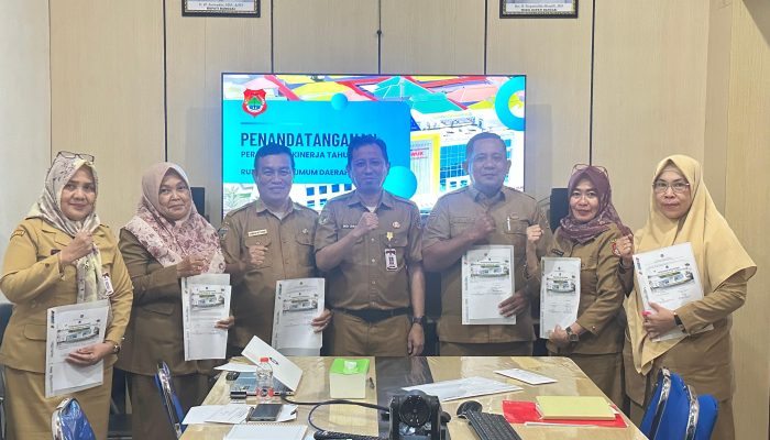 Perkuat Akuntabilitas, Direktur RSUD Luwuk Pimpin Penandatanganan Perjanjian Kinerja 2026