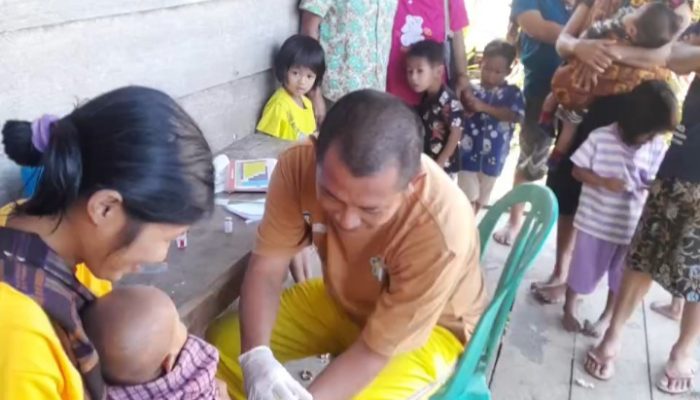 Imunisasi Hadir di Titik Terpencil Banggai: Nakes Puskesmas Pagimana Tembus Pedalaman Baloa