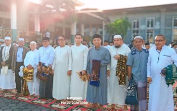Ketua DPRD Banggai H. Saripudin Tjatjo Tunaikan Salat Idul Adha di Masjid Jami Muttahidah Luwuk