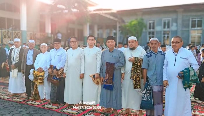 Ketua DPRD Banggai H. Saripudin Tjatjo Tunaikan Salat Idul Adha di Masjid Jami Muttahidah Luwuk