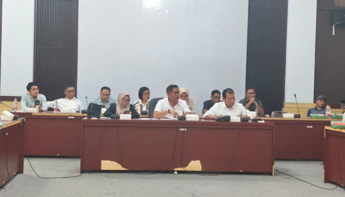 Di Hadapan DPRD Banggai, Direktur PT. KLS Janji Kembalikan Lahan Petani