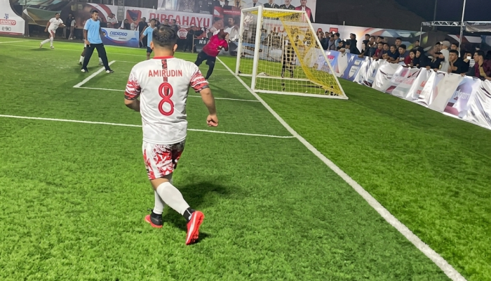Gol Spektakuler Tendangan Sudut Bupati Amirudin Taklukkan Penjaga Gawang DS LNG​