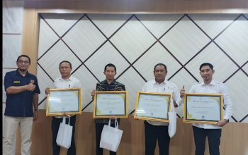 Pengelolaan DD Terbaik, Kadis PMD Banggai Raih Penghargaan Maleo Treasury Awards dari KPPN Luwuk