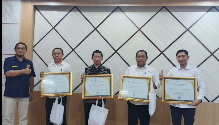 Pengelolaan DD Terbaik, Kadis PMD Banggai Raih Penghargaan Maleo Treasury Awards dari KPPN Luwuk