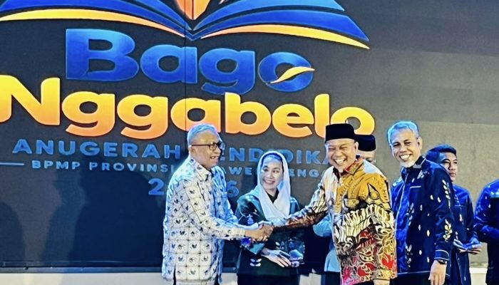 Terdepan Penyelenggaraan Pendidikan, Wabup Furqanuddin Terima Tiga Anugerah Bago Nggabelo 2026