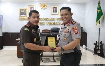 Gayeng dan Penuh Hangat, Intip Pertemuan Kapolda Irjen Rizal Irawan dan Kajati Sulteng Zulfikar Tanjung