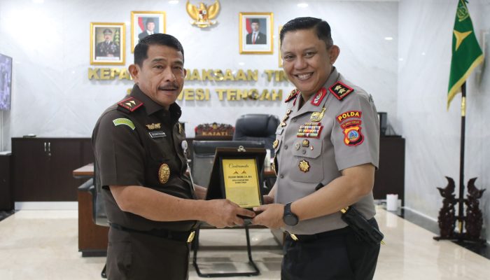 Gayeng dan Penuh Hangat, Intip Pertemuan Kapolda Irjen Rizal Irawan dan Kajati Sulteng Zulfikar Tanjung