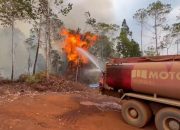 Tim ESDM Siaga Bencana PT KFM Bergerak Padamkan Karhutla di Simpang Raya